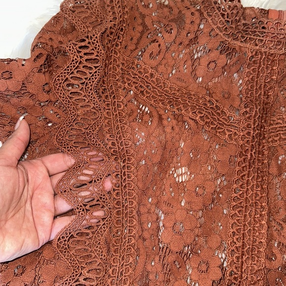 Gorgeous Lace Blouse - Picture 7 of 8